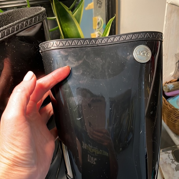 Uggs Very lightly worn rain boots - Picture 2 of 2